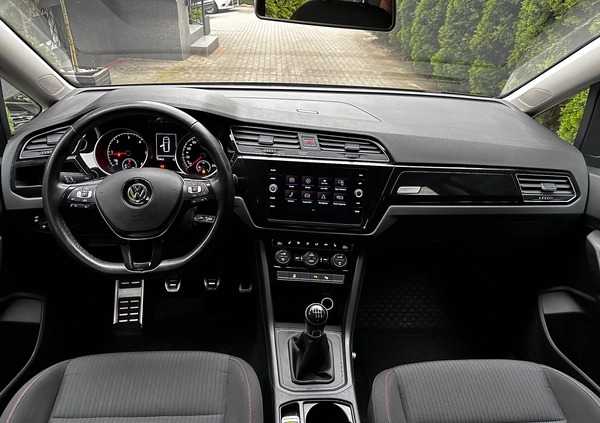 Volkswagen Touran cena 79800 przebieg: 133780, rok produkcji 2018 z Grodków małe 742